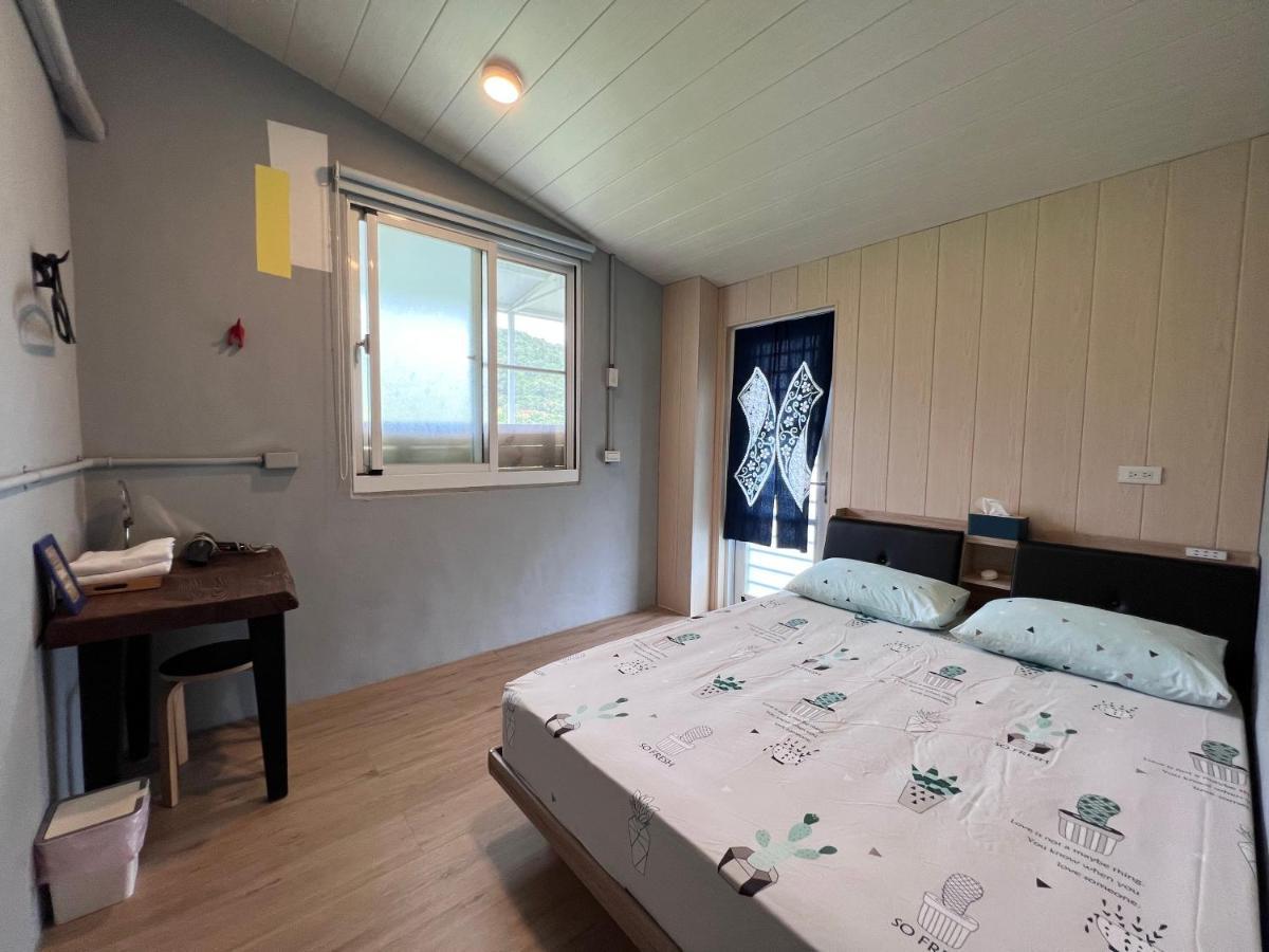 Back To Real Hostel T'ai-tung Extérieur photo